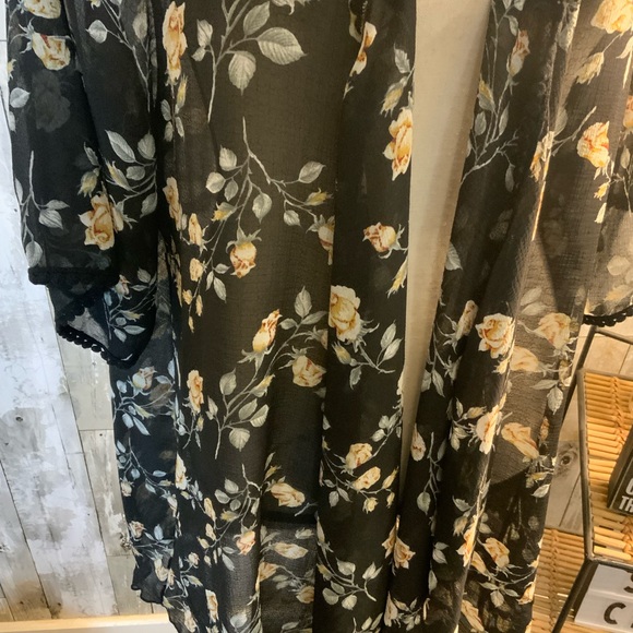 Emory Park sheer cover up. Size 1X - Picture 3 of 6